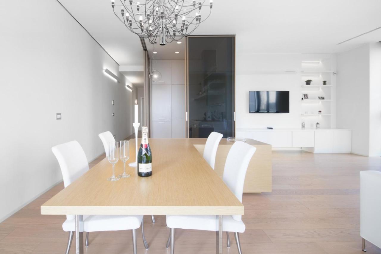 Stylish Elegant Suite In Torre Solaria With Exclusive Milan'S View 외부 사진