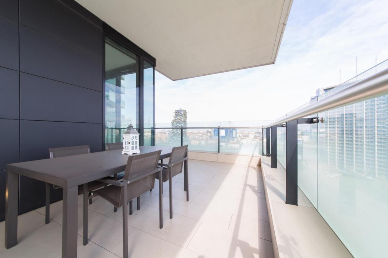 Stylish Elegant Suite In Torre Solaria With Exclusive Milan'S View 외부 사진