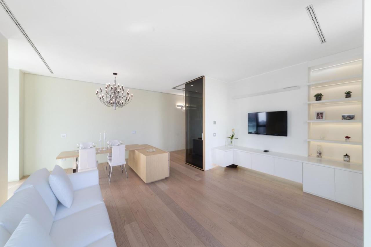 Stylish Elegant Suite In Torre Solaria With Exclusive Milan'S View 외부 사진